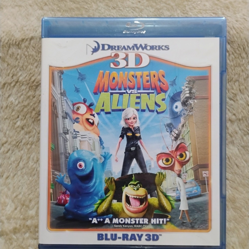 DreamWorks Monsters vs Aliens 3D Blu-ray Movie Blue Case Sci-Fi Family Comedy